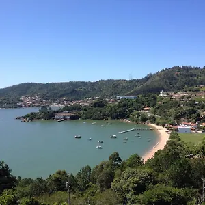 https://casa-prxima-a-praia-de-calheiros.santa-catarina-brasil.com